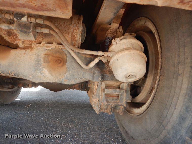 image for item DJ8781 2003 Mack RD888SX  winch truck