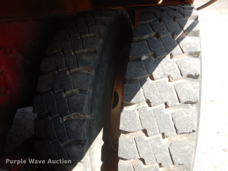 image for item DJ8781 2003 Mack RD888SX  winch truck