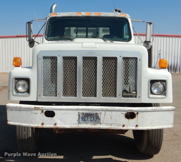 image for item DJ8782 1994 International F2574  semi truck