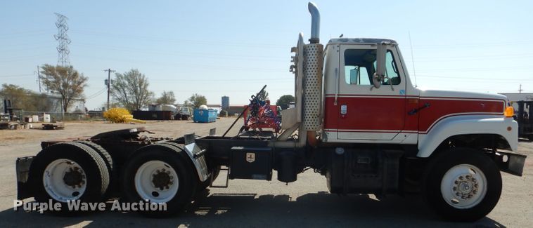 image for item DJ8782 1994 International F2574  semi truck