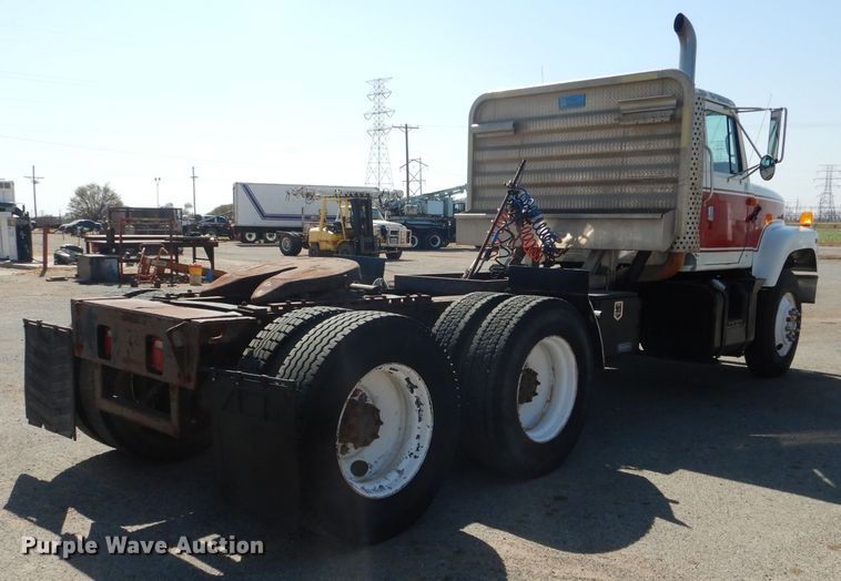 image for item DJ8782 1994 International F2574  semi truck