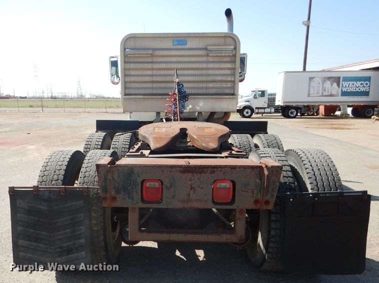 image for item DJ8782 1994 International F2574  semi truck