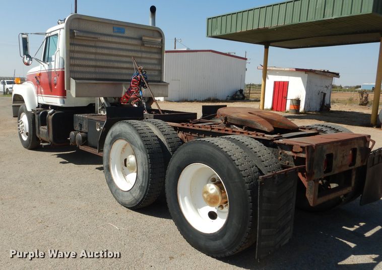 image for item DJ8782 1994 International F2574  semi truck