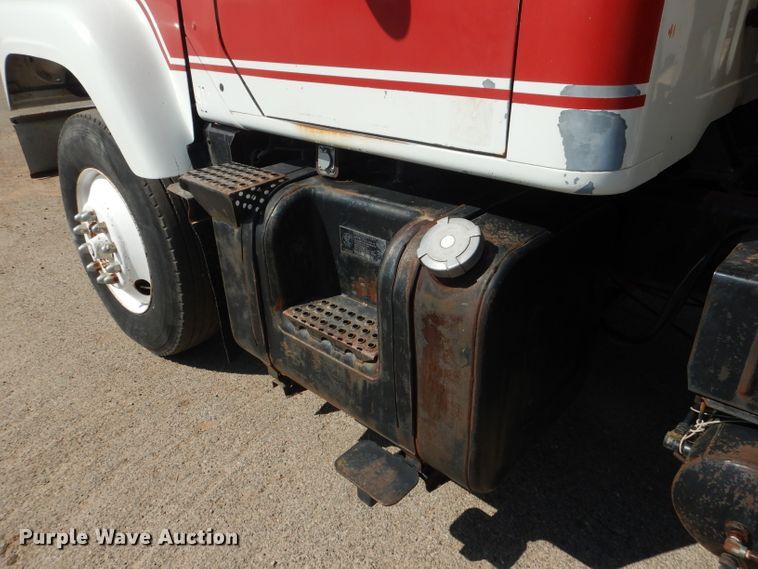 image for item DJ8782 1994 International F2574  semi truck