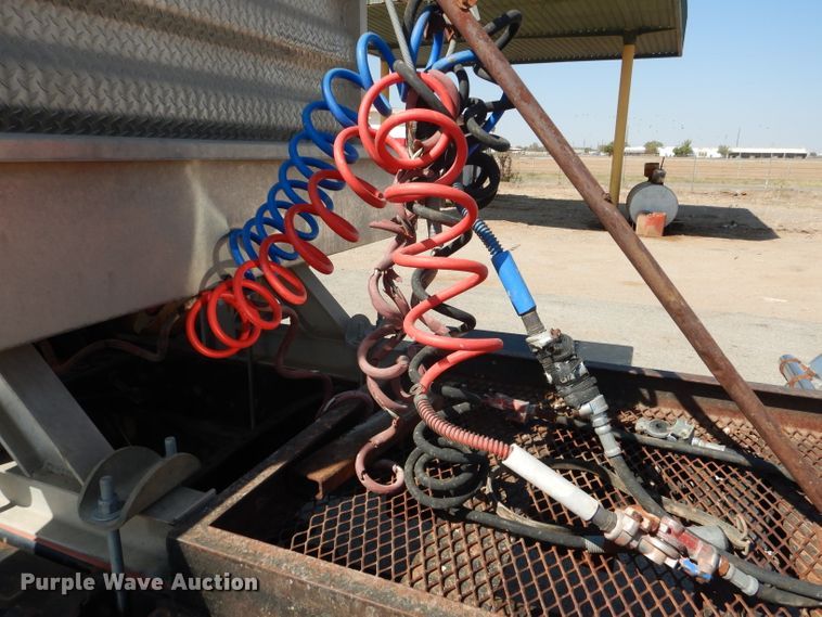 image for item DJ8782 1994 International F2574  semi truck