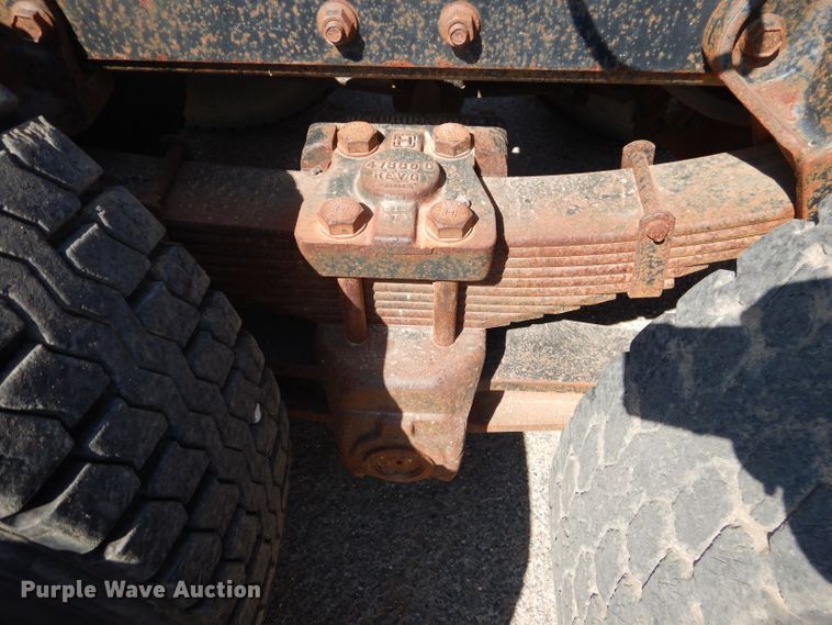 image for item DJ8782 1994 International F2574  semi truck