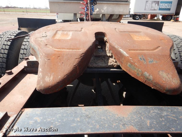 image for item DJ8782 1994 International F2574  semi truck