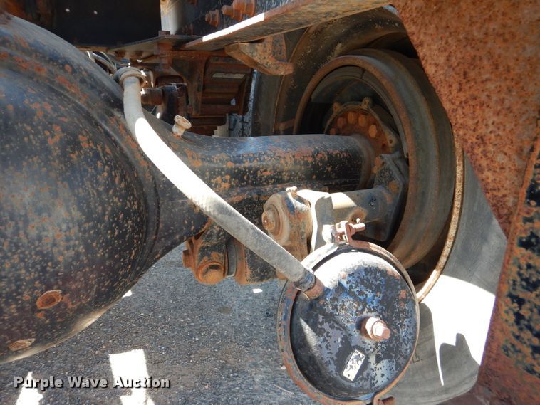 image for item DJ8782 1994 International F2574  semi truck