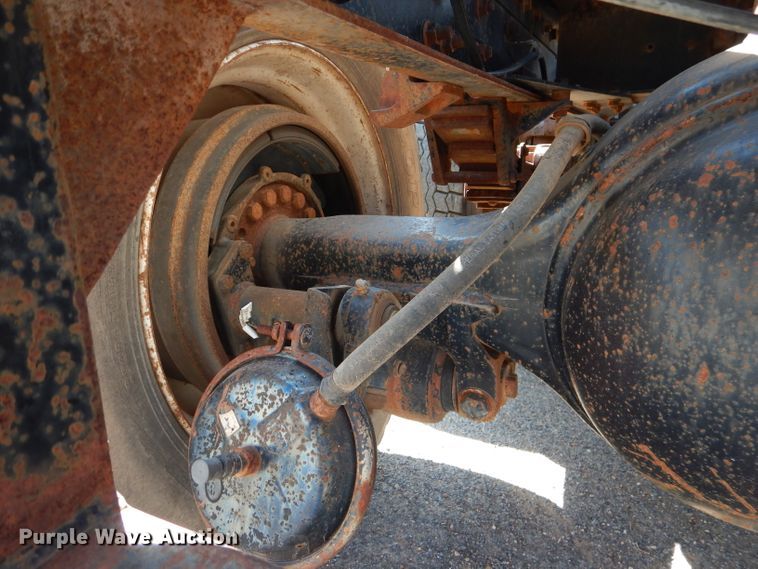 image for item DJ8782 1994 International F2574  semi truck