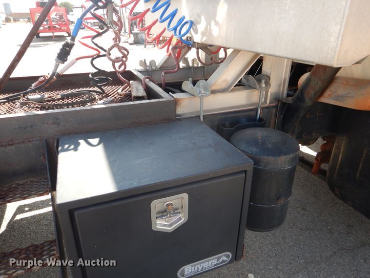 image for item DJ8782 1994 International F2574  semi truck