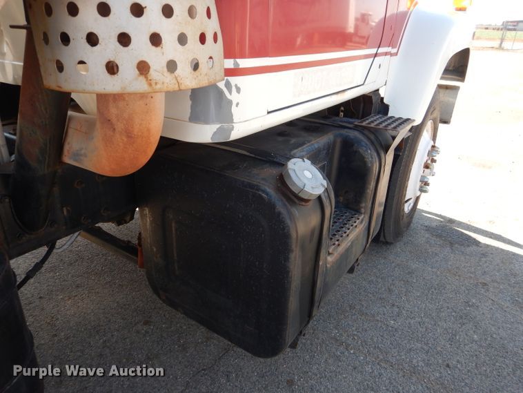 image for item DJ8782 1994 International F2574  semi truck