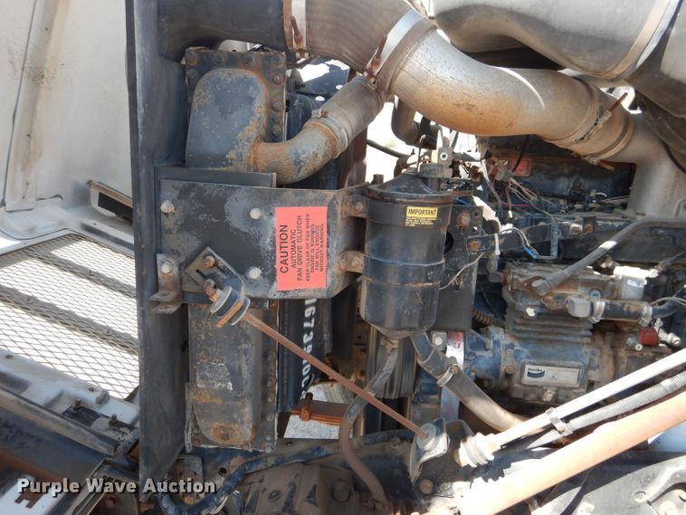 image for item DJ8782 1994 International F2574  semi truck