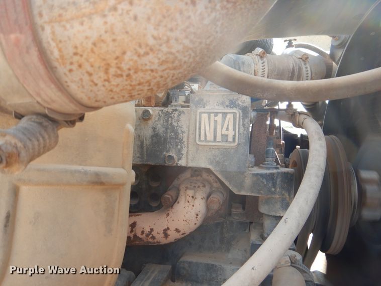 image for item DJ8782 1994 International F2574  semi truck