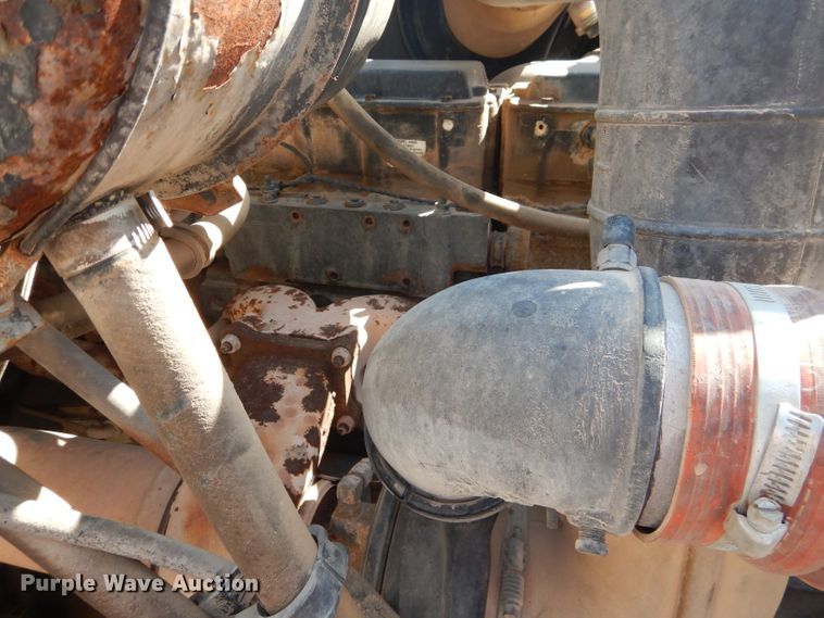 image for item DJ8782 1994 International F2574  semi truck