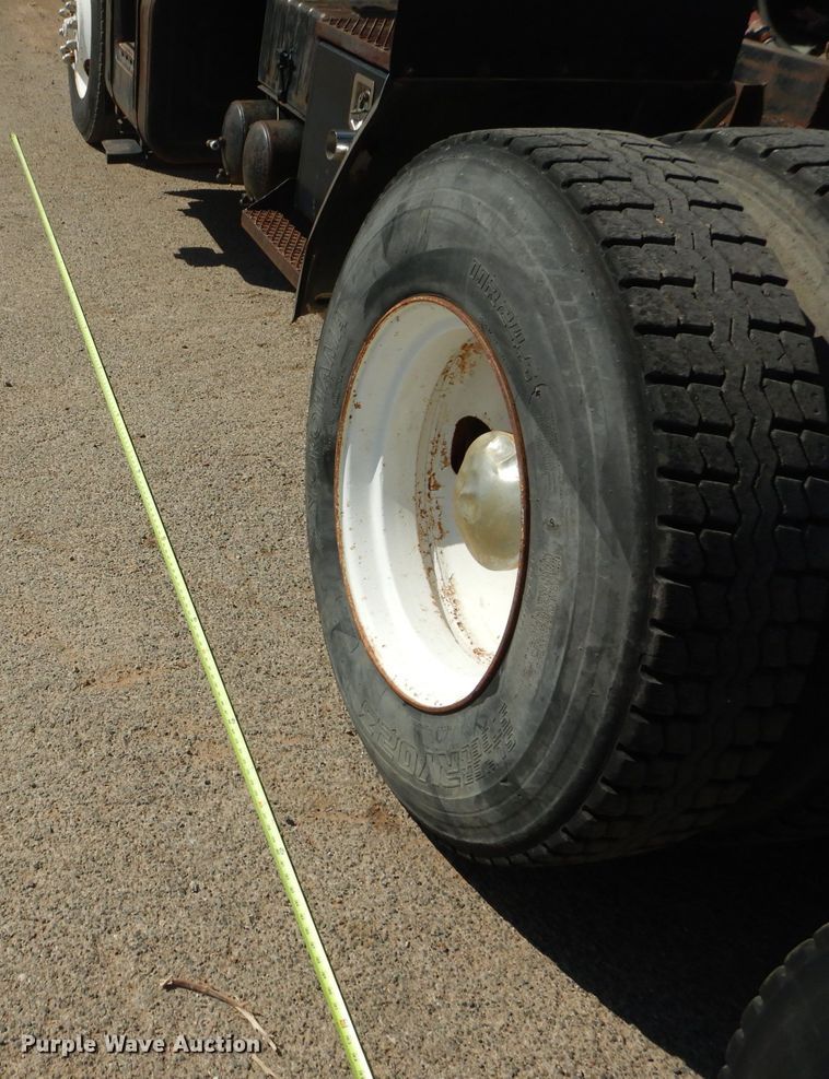 image for item DJ8782 1994 International F2574  semi truck