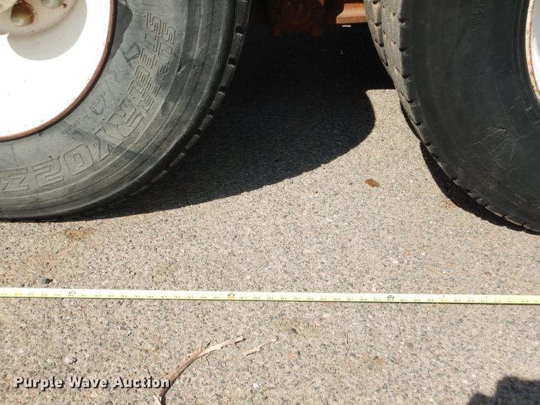 image for item DJ8782 1994 International F2574  semi truck