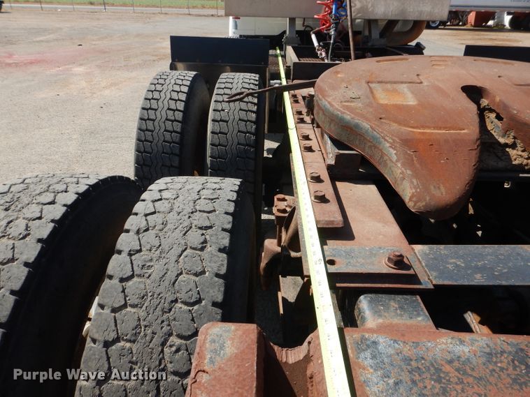 image for item DJ8782 1994 International F2574  semi truck