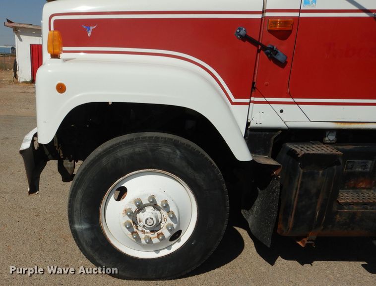 image for item DJ8782 1994 International F2574  semi truck