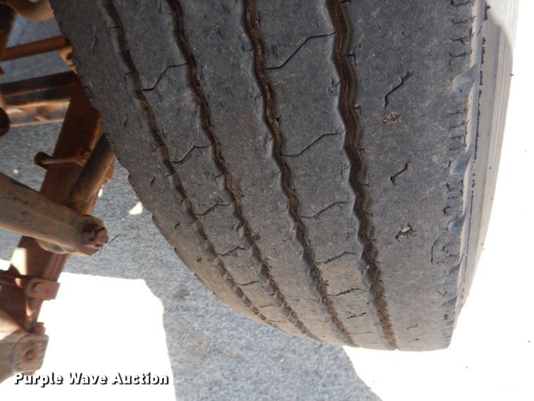 image for item DJ8782 1994 International F2574  semi truck