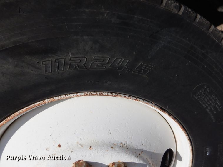 image for item DJ8782 1994 International F2574  semi truck