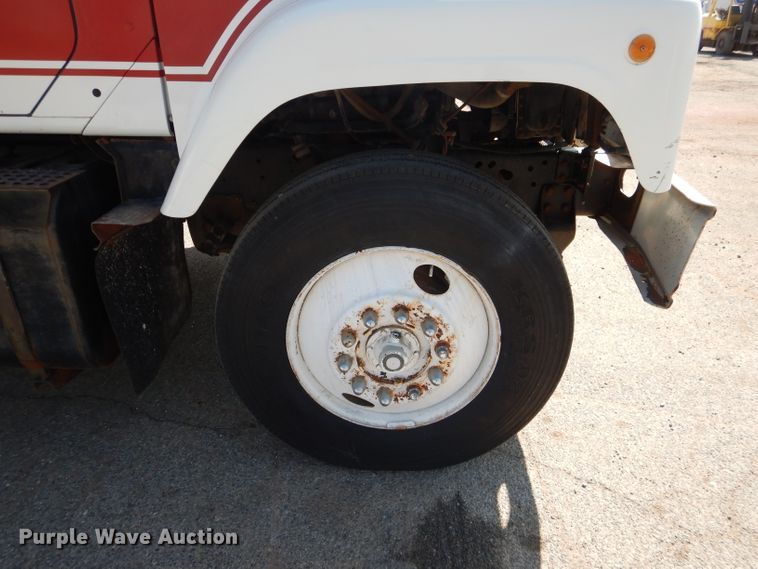 image for item DJ8782 1994 International F2574  semi truck