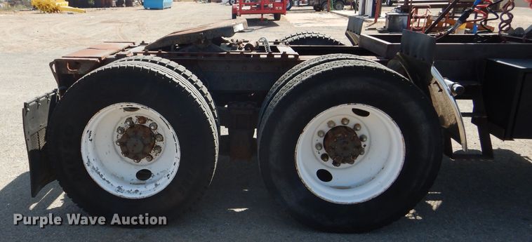 image for item DJ8782 1994 International F2574  semi truck