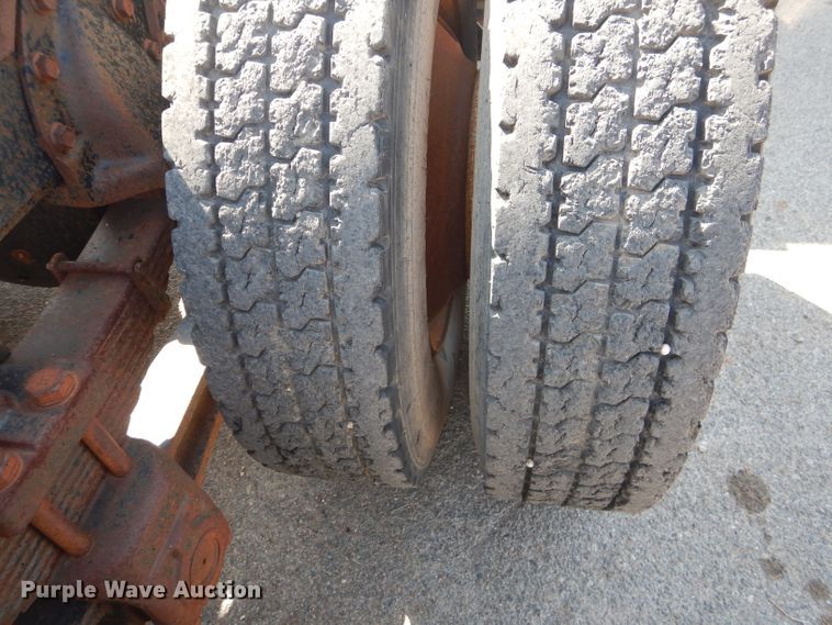 image for item DJ8782 1994 International F2574  semi truck