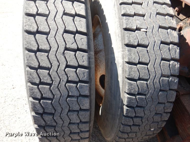 image for item DJ8782 1994 International F2574  semi truck