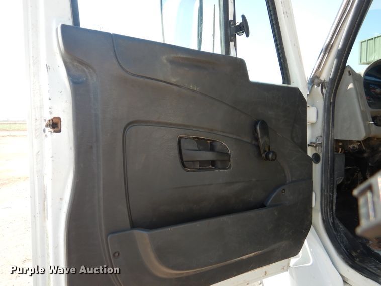 image for item DJ8783 2013 International WorkStar 7300  winch truck