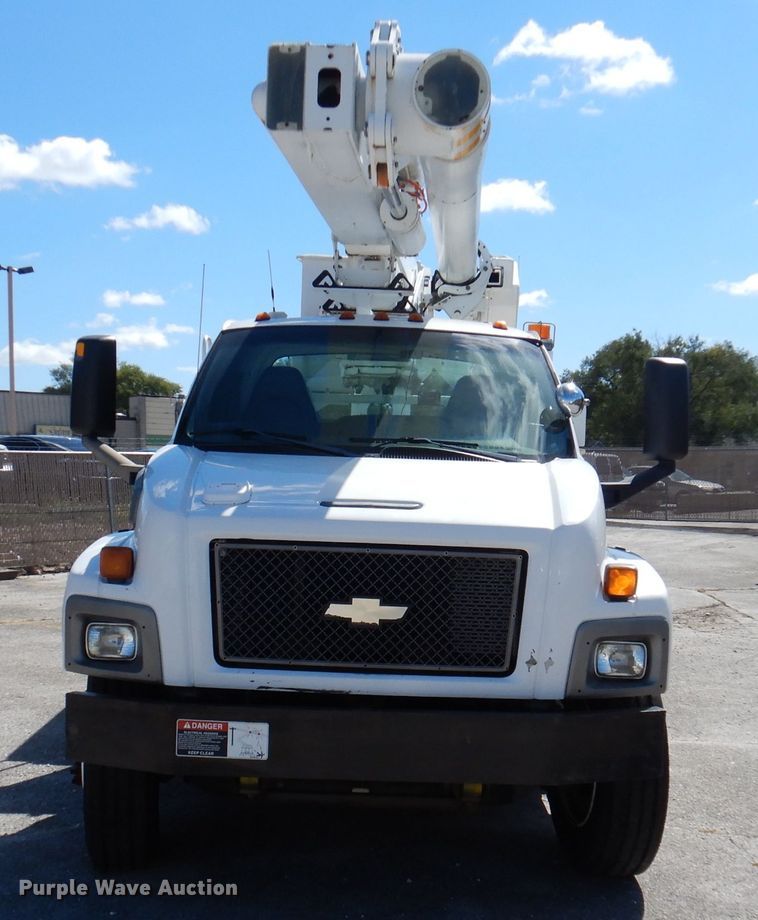 image for item DY9524 2006 Chevrolet C7500  bucket truck