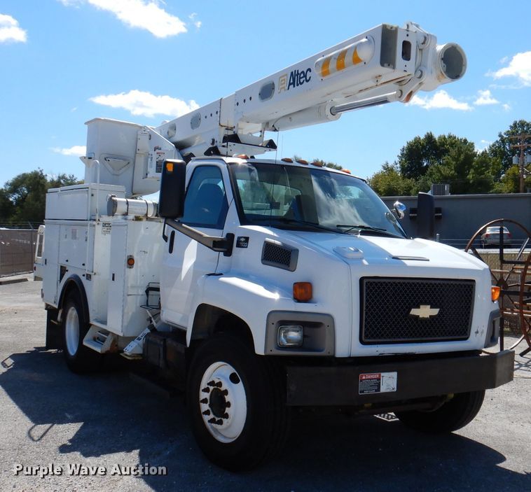 image for item DY9524 2006 Chevrolet C7500  bucket truck