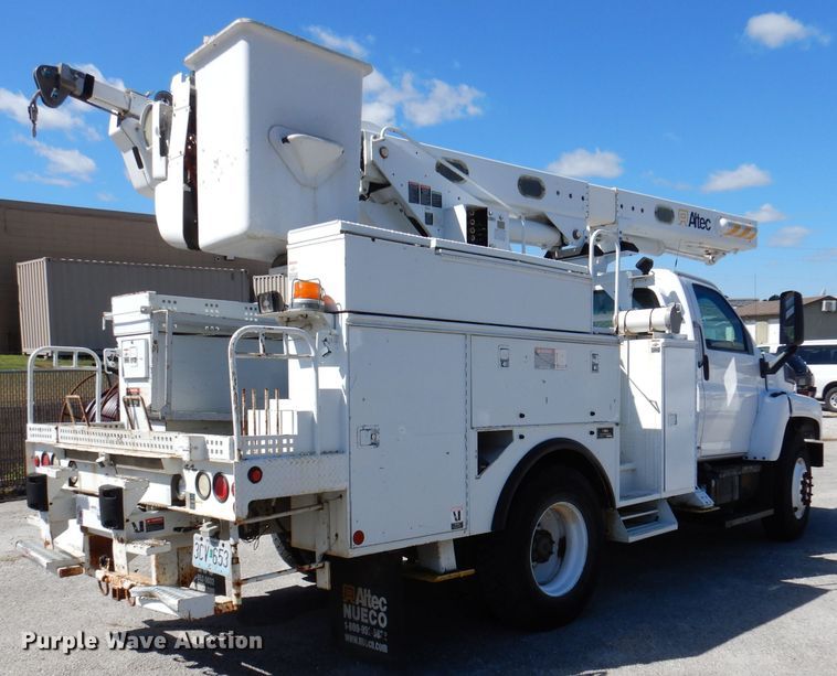 image for item DY9524 2006 Chevrolet C7500  bucket truck