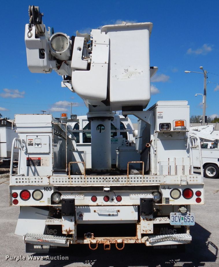 image for item DY9524 2006 Chevrolet C7500  bucket truck