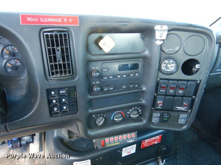 image for item DY9524 2006 Chevrolet C7500  bucket truck