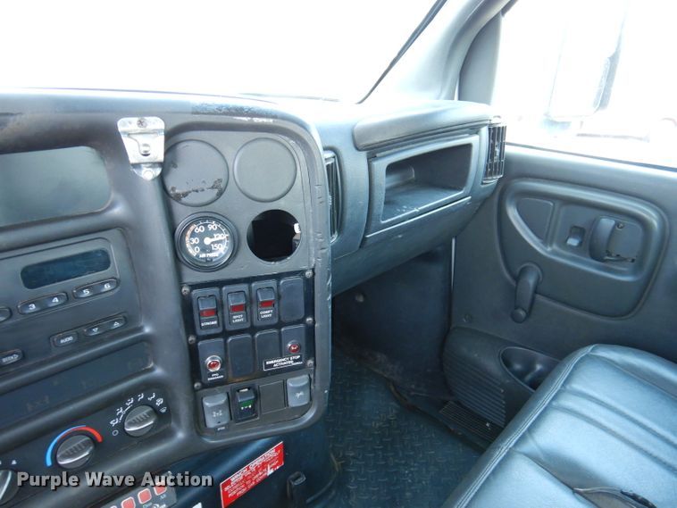 image for item DY9524 2006 Chevrolet C7500  bucket truck