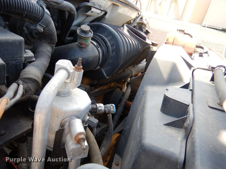 image for item DY9524 2006 Chevrolet C7500  bucket truck