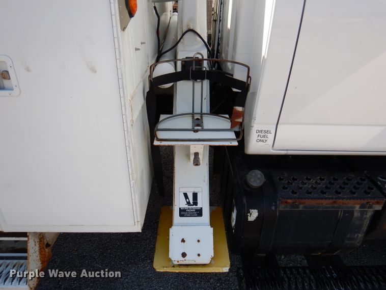 image for item DY9524 2006 Chevrolet C7500  bucket truck