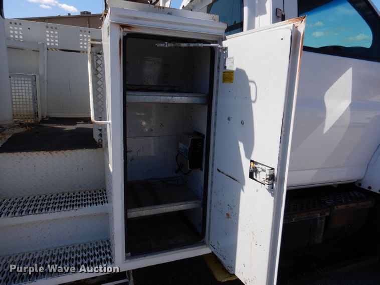 image for item DY9524 2006 Chevrolet C7500  bucket truck