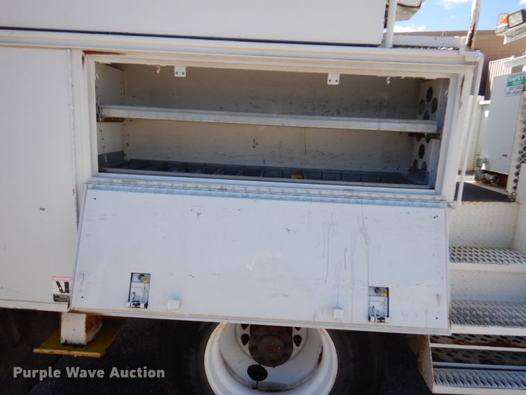 image for item DY9524 2006 Chevrolet C7500  bucket truck