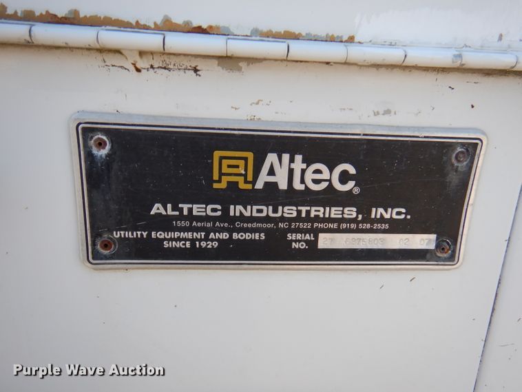 image for item DY9524 2006 Chevrolet C7500  bucket truck