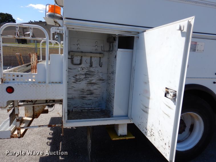 image for item DY9524 2006 Chevrolet C7500  bucket truck