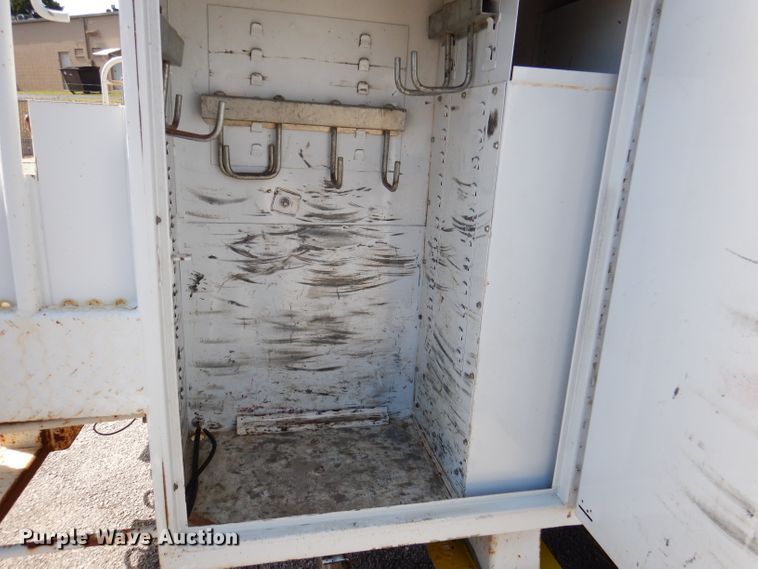 image for item DY9524 2006 Chevrolet C7500  bucket truck