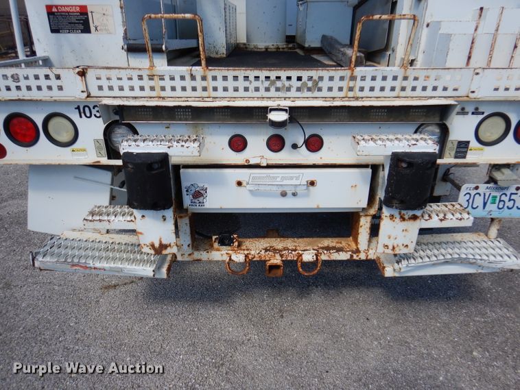 image for item DY9524 2006 Chevrolet C7500  bucket truck