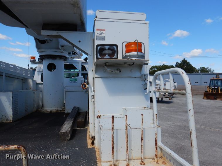 image for item DY9524 2006 Chevrolet C7500  bucket truck