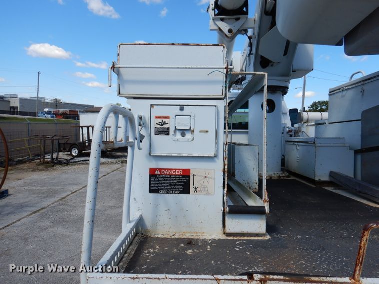 image for item DY9524 2006 Chevrolet C7500  bucket truck