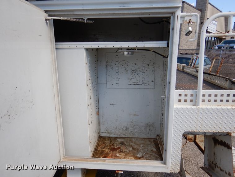 image for item DY9524 2006 Chevrolet C7500  bucket truck