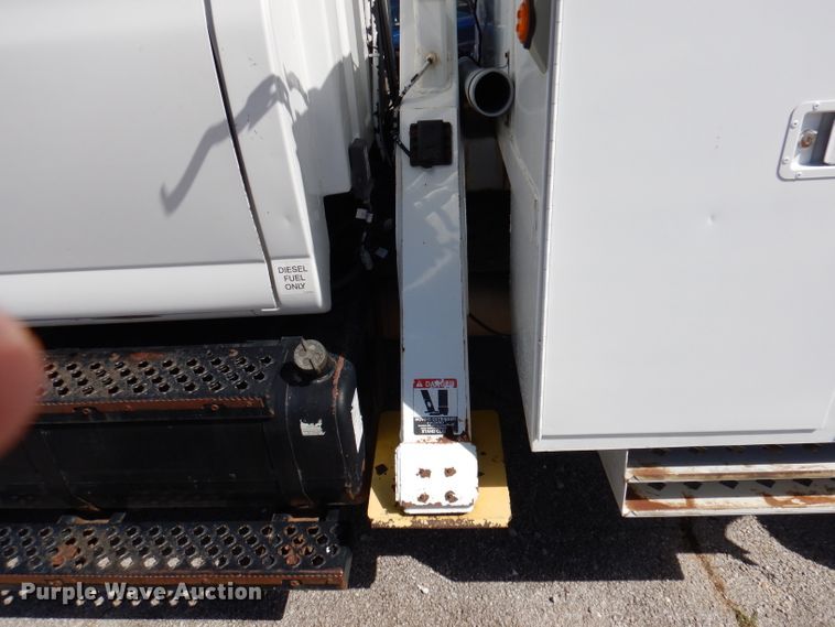 image for item DY9524 2006 Chevrolet C7500  bucket truck