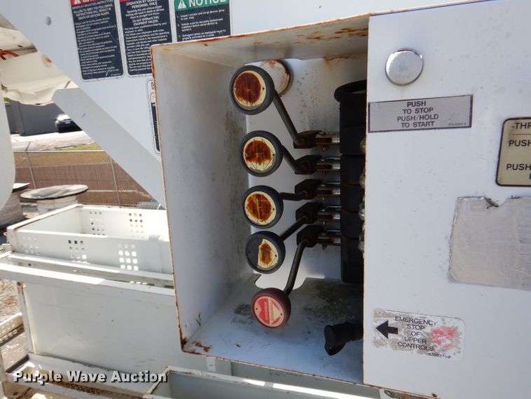 image for item DY9524 2006 Chevrolet C7500  bucket truck