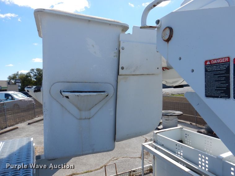 image for item DY9524 2006 Chevrolet C7500  bucket truck