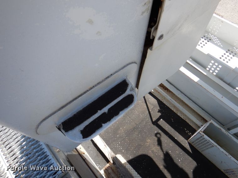 image for item DY9524 2006 Chevrolet C7500  bucket truck